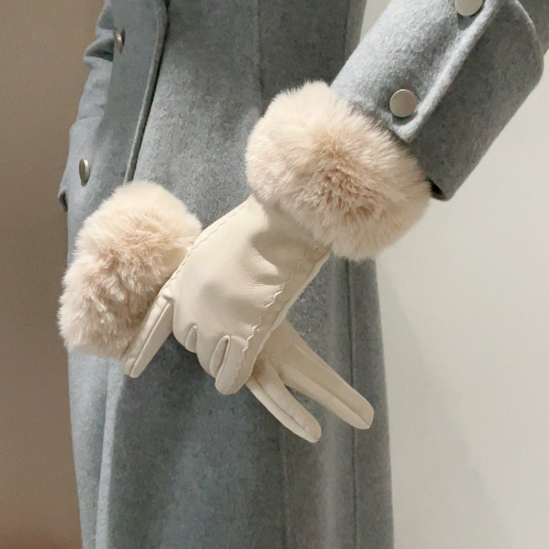 レディースウィンターラグジュアリーPUレザーグローブ、手首に - Leather Driving Glove のレビューと価格